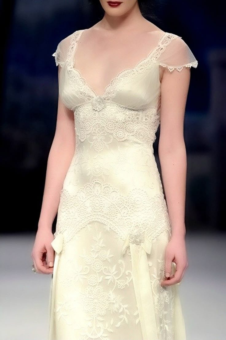 Vintage A Line Small Flying Sleeves Lace Satin Long Evening Dress Party Dress SH2685