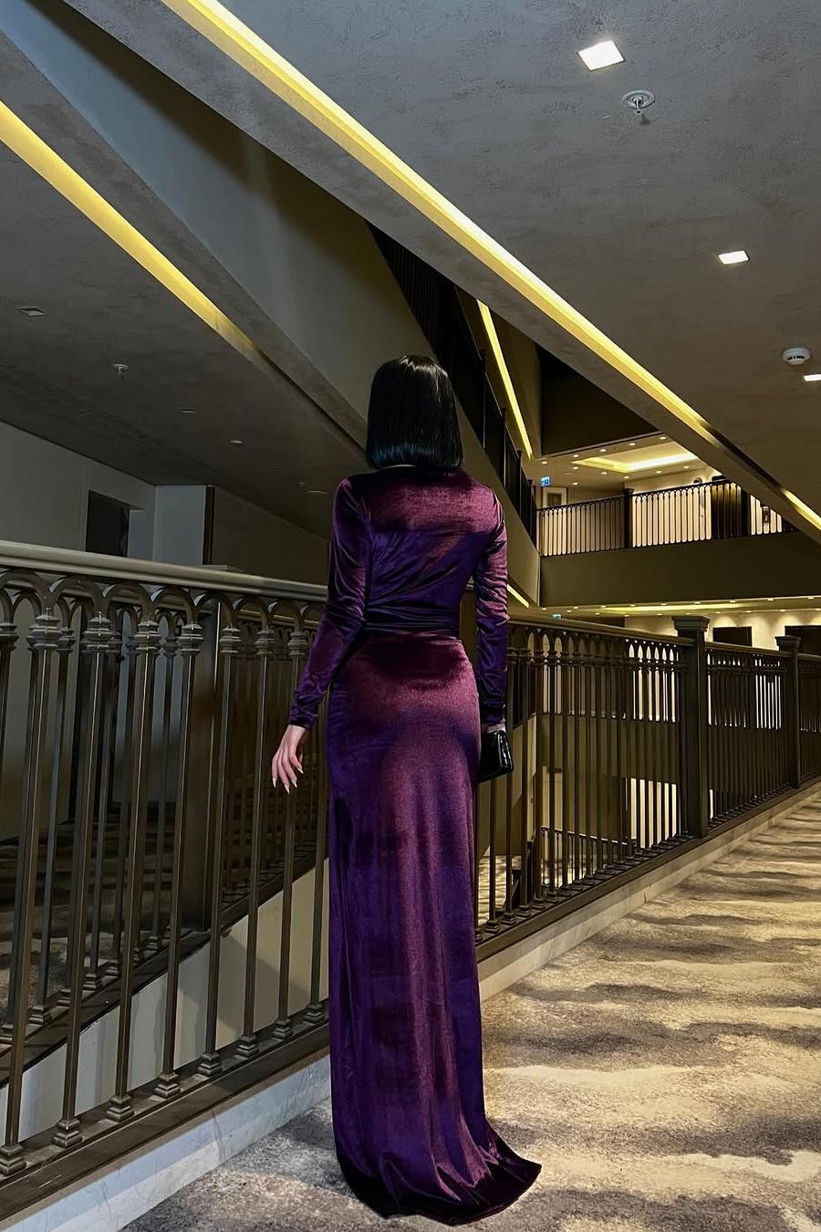 Amazing Red Velvet Long Sleeves Sweetheart Long Split Prom Dress with Beadings | Zelldresses