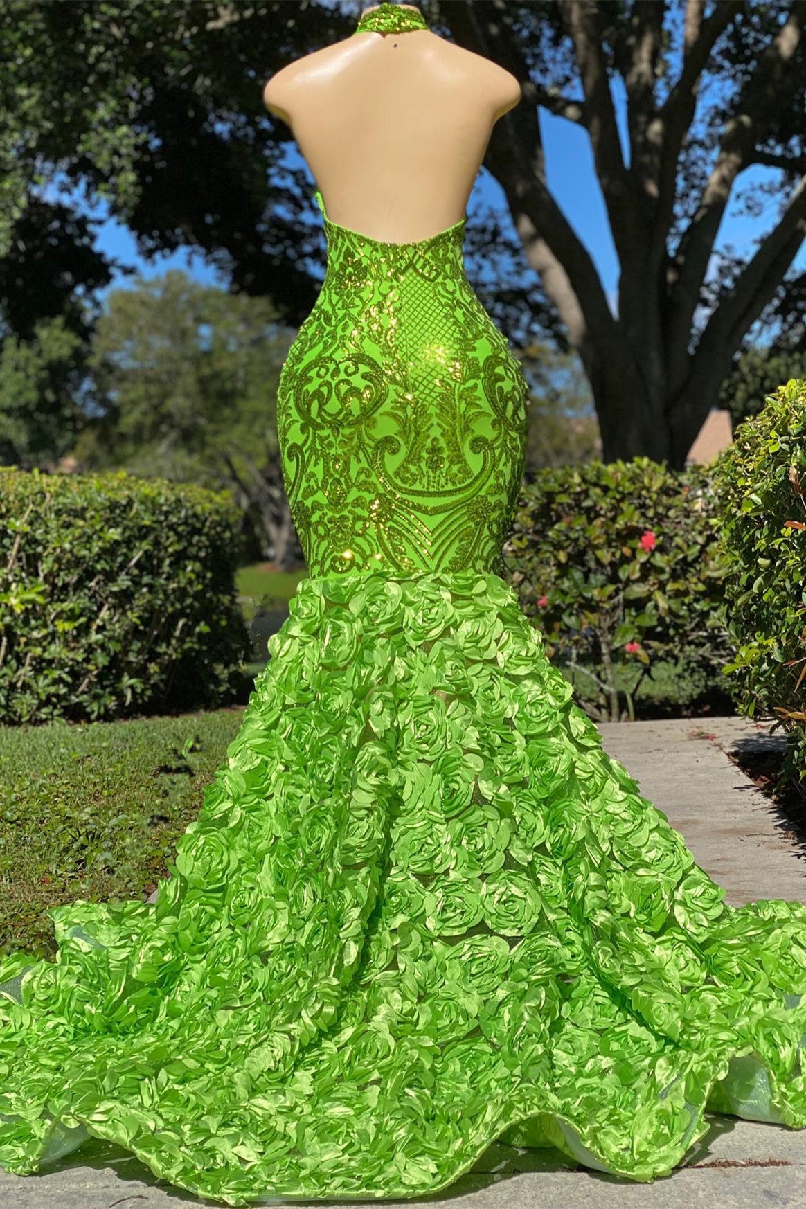 Green Prom Dress Halter Open Back Mermaid Sleeveless Dress With Flower Appliques YL0110