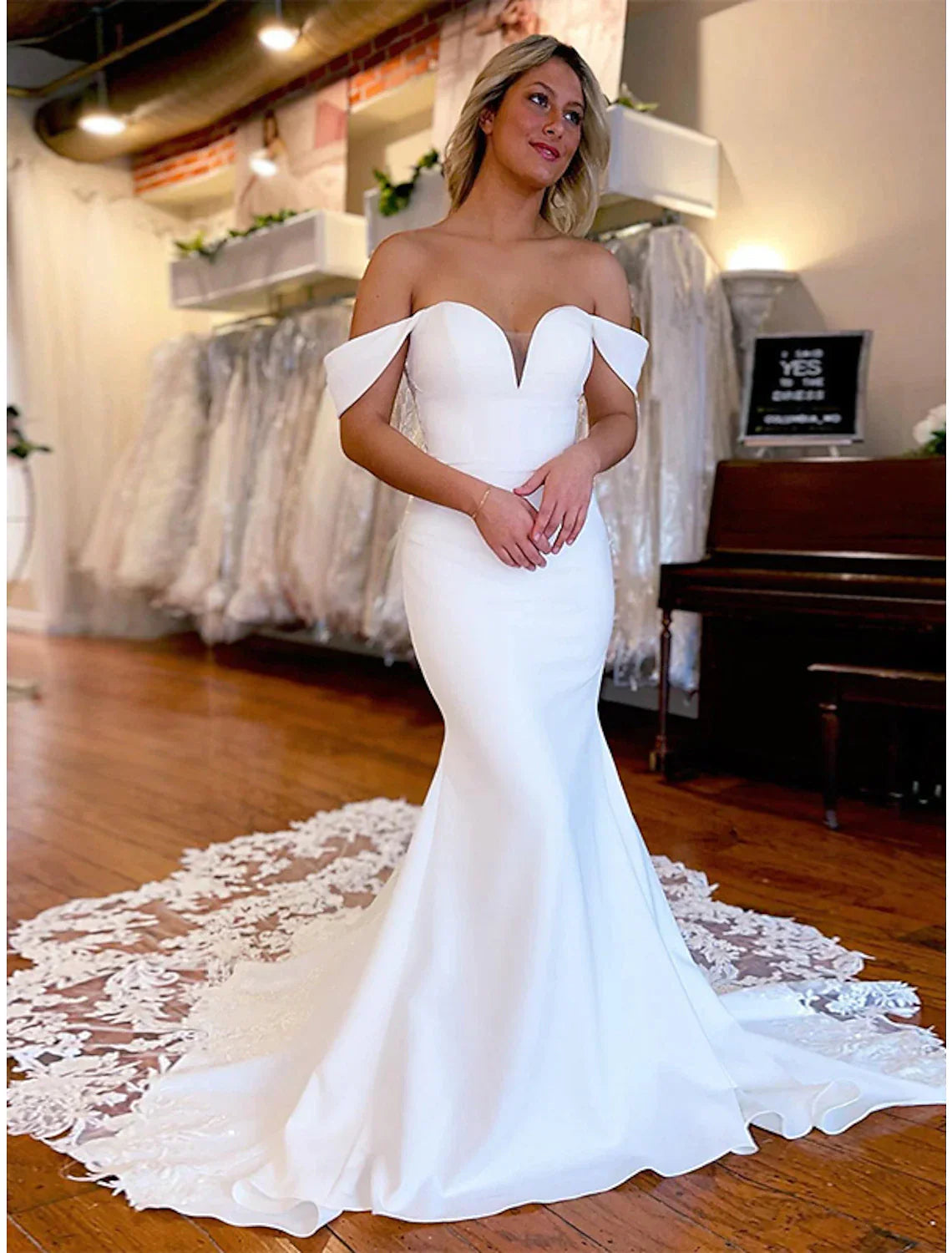 Formal Wedding Dresses Mermaid / Trumpet Off Shoulder Sleeveless Chapel Train Stretch Fabric Bridal Gowns With Appliques